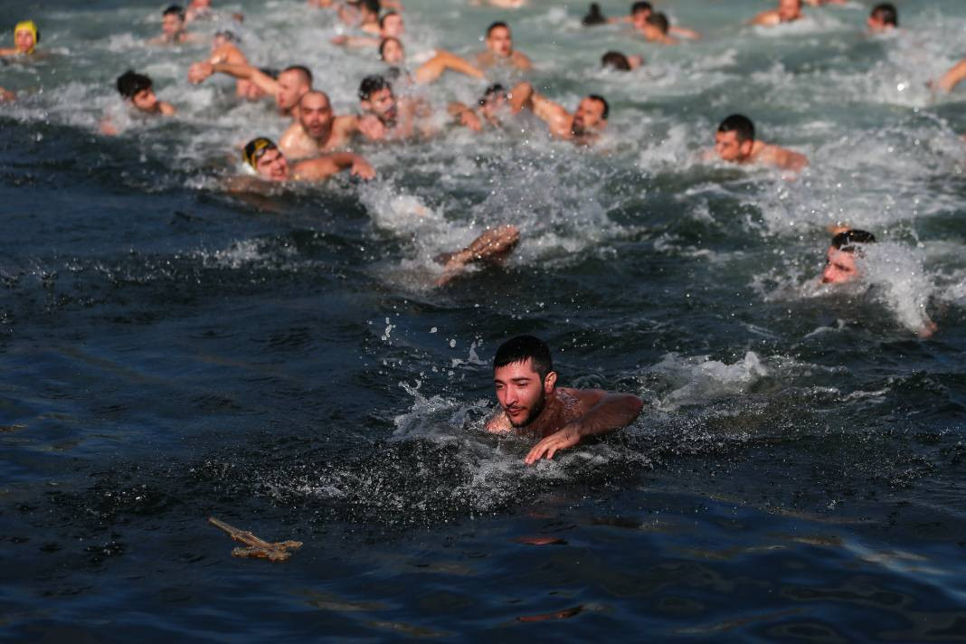 Haliç'te haç çıkarma töreni - Resim: 11